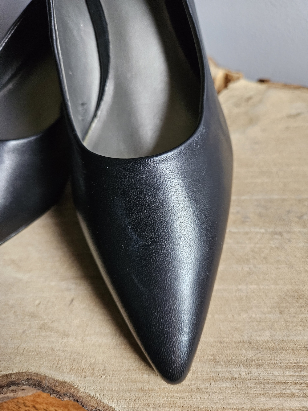 Classic Black Pointed-Toe Women’s Pumps - Picture 2 of 3